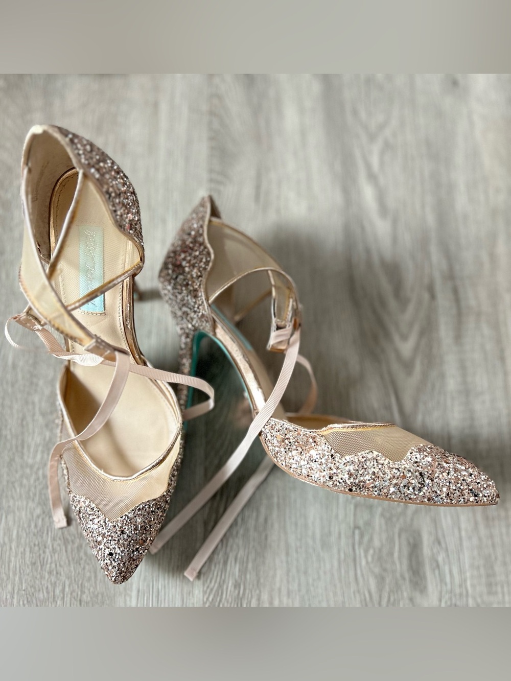 Betsey Johnson Rose Gold Pump Size 8.5 - Picture 2 of 7
